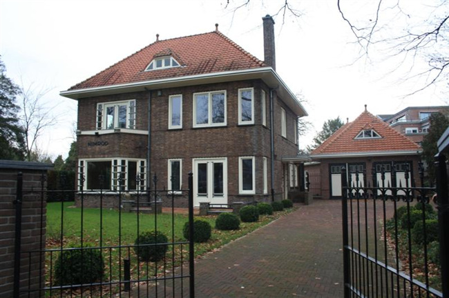Buitenkant villa.
              <br/>
              RCE, 2011